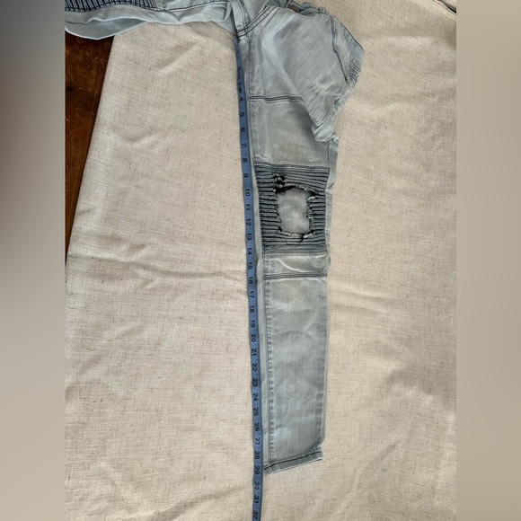 VIP Jeans Women's Size 5/6 Distressed Stretch Light Wash Denim Jeans - Picture 10 of 13